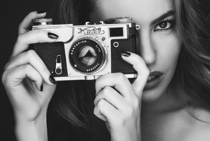 Фото красивых жен из 90х - сделанно на пленочных фотоаппарат