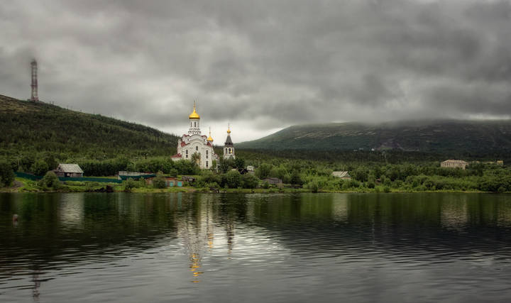У падающих облаков