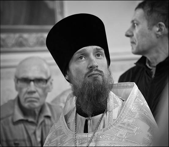 В храме