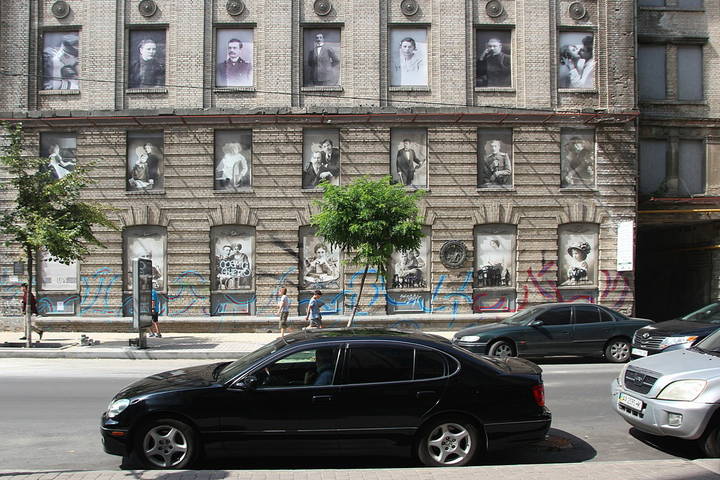 Фотогалерея "Заглядывая в окна"