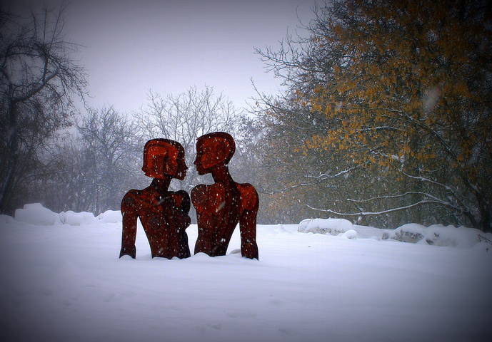 "Железная любовь".