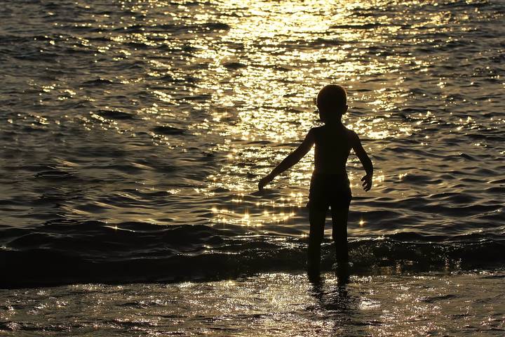 Знаю, можешь ты черным быть и синим... Море! Море! Стать помоги мне сильным!