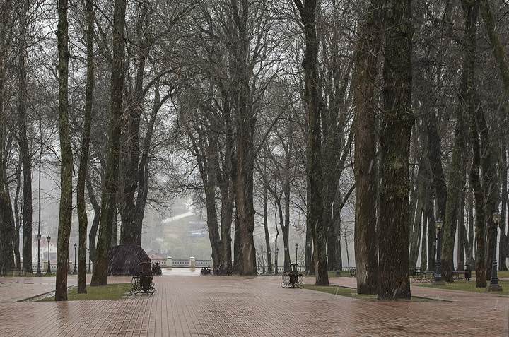 Если в городе твоём - снег, если меркнет за окном свет, если время прервало бег, и надежды на апрель нет...