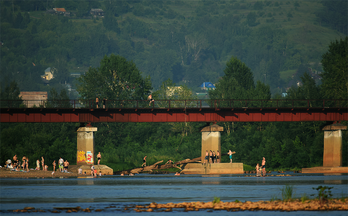 Купания у старого моста