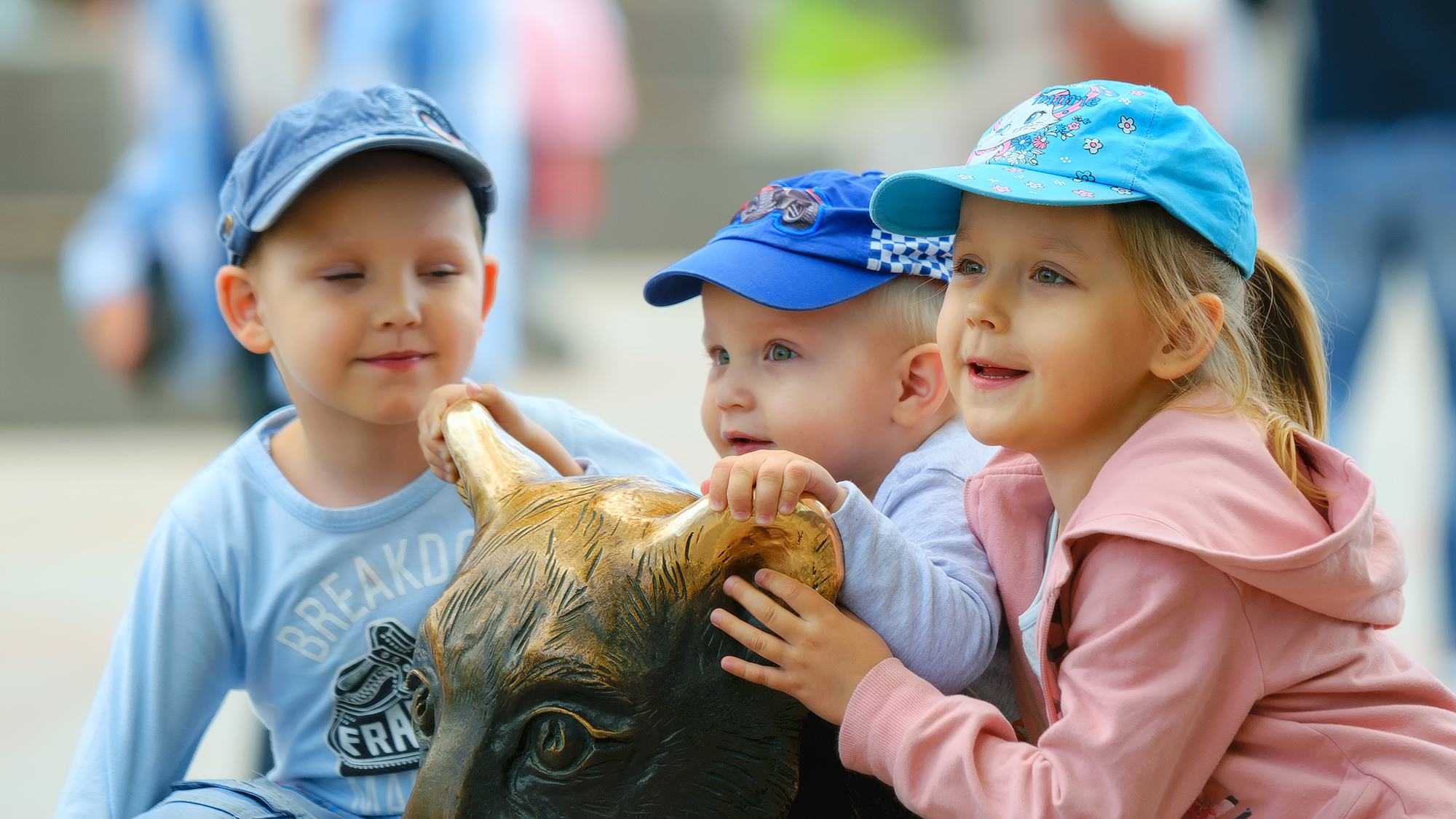 Владивосток. 01.06.2019 г День защиты детей, тигрёнок символ города.