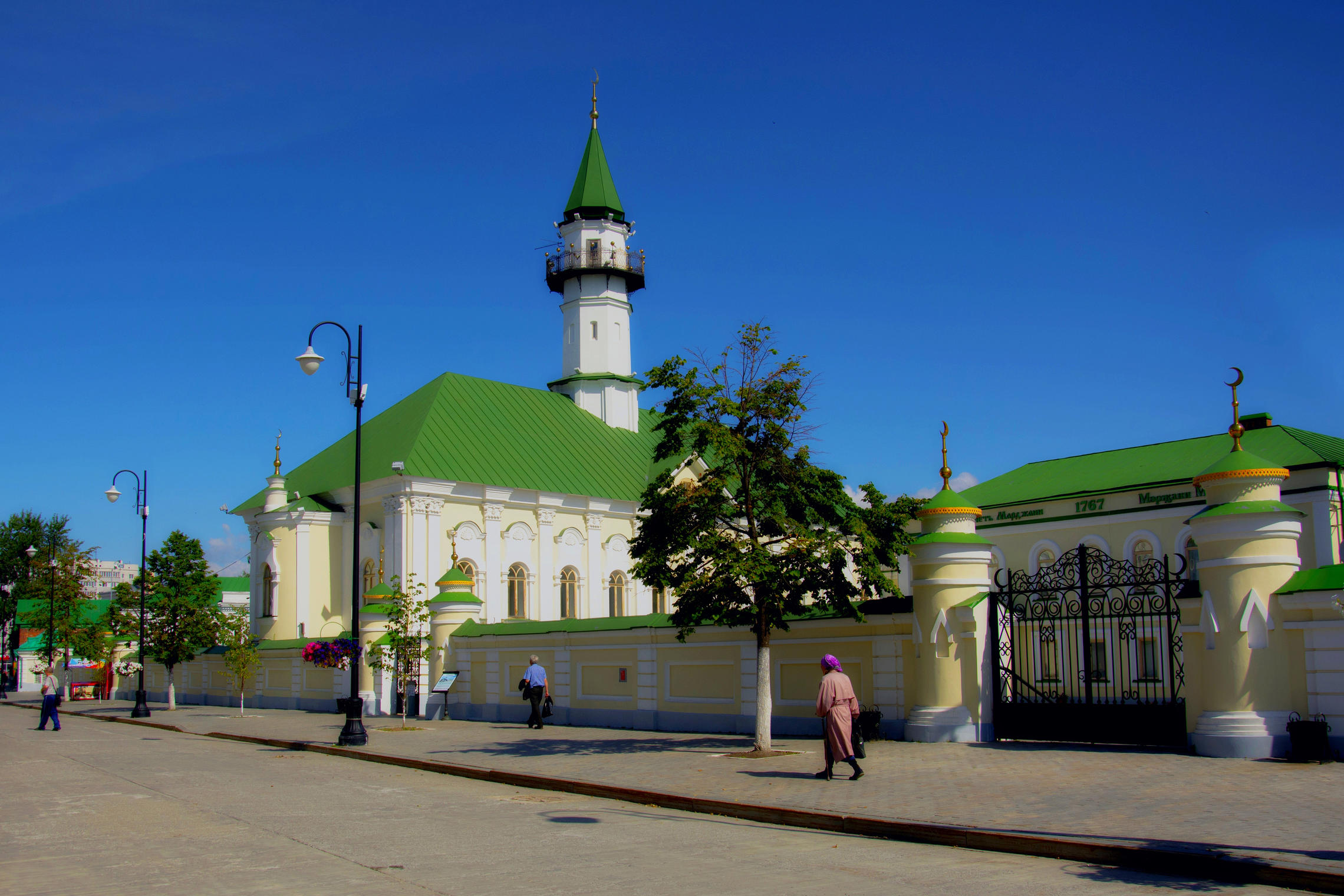 Освещённая солнцем 