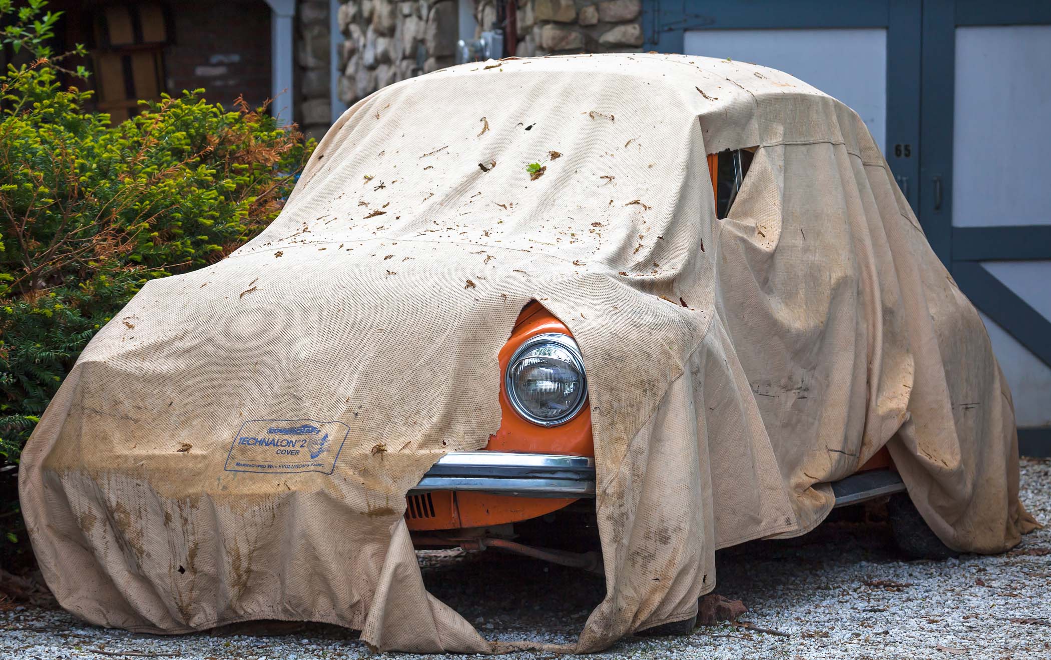 Подглядывает или подслушивает?  фрагмент старого  VW volkswagen classic beetle1960)