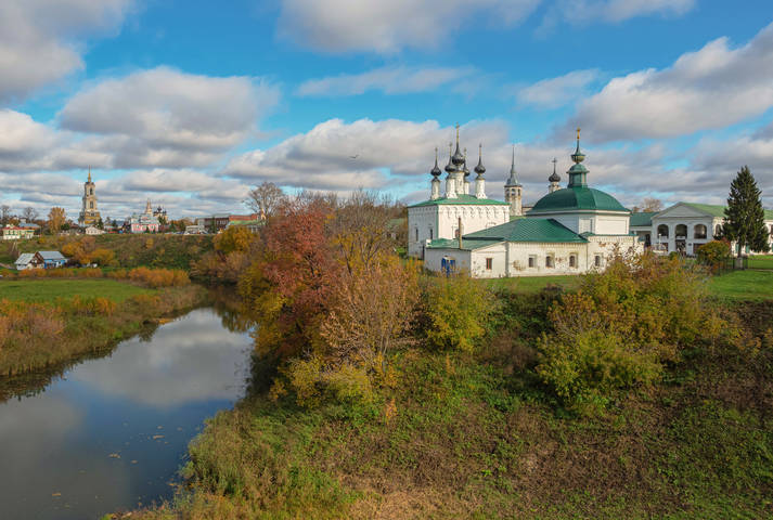 В осеннем обрамлении