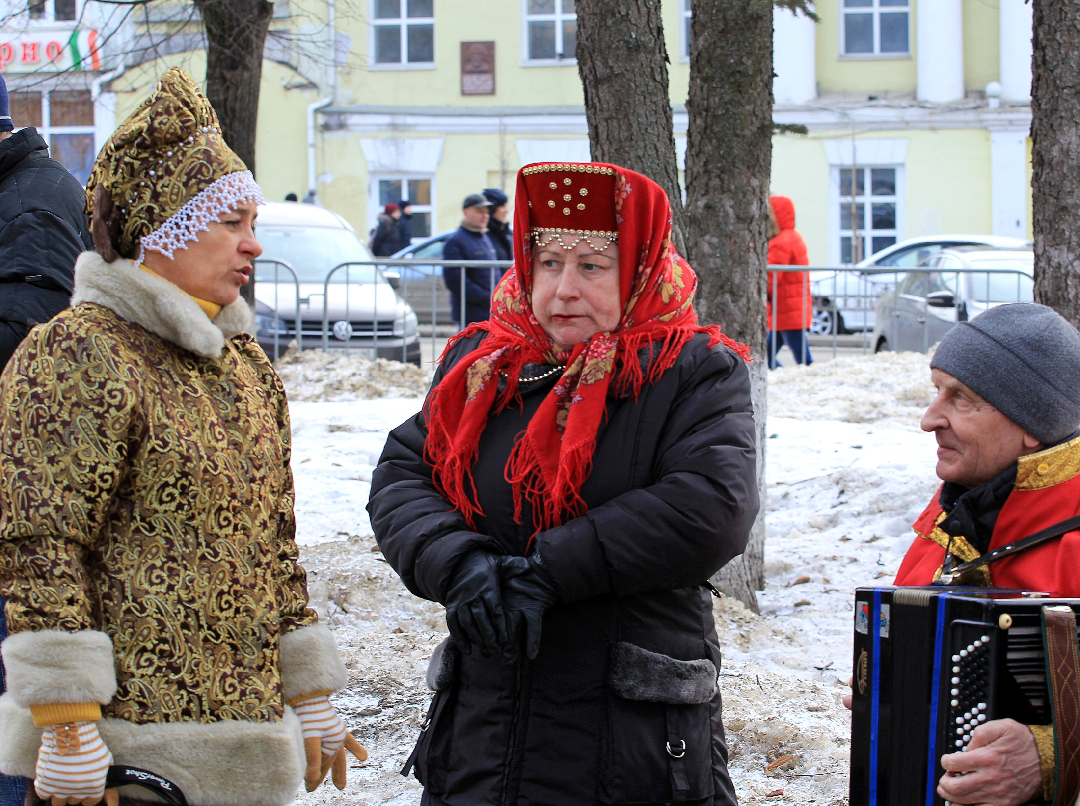 Выйду на улицу,гляну на село )