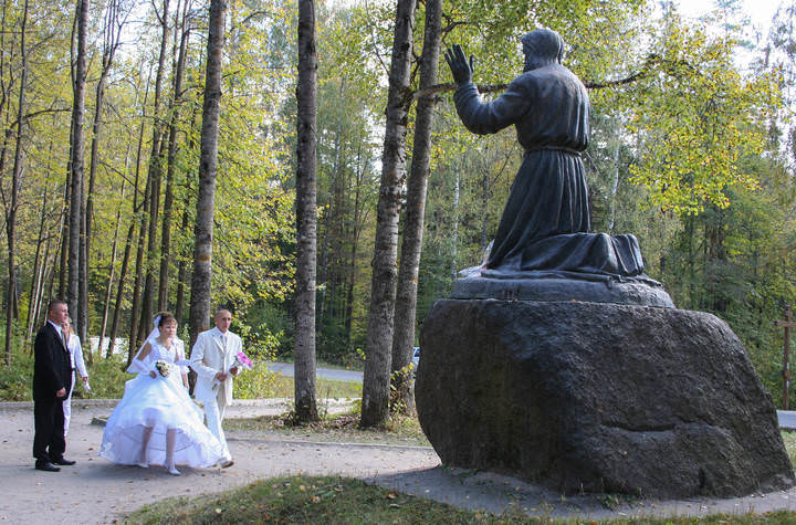 За благословлением к Преподобному Серафиму Саровскому