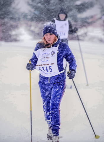 На лыжне.