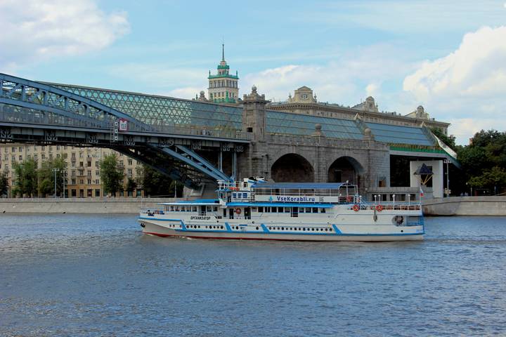 над Москвой-рекой 