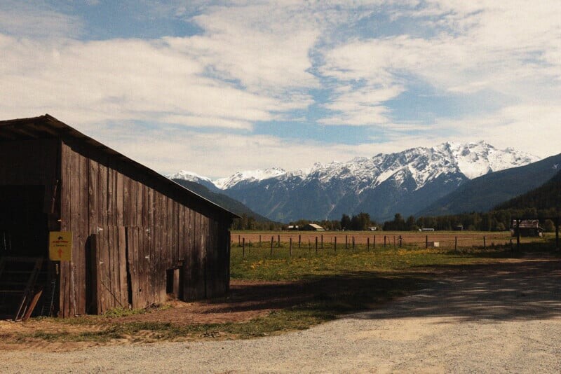 Цифровое изображение, стилизованное под пленку.