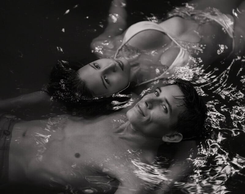 Портрет плавающих людей