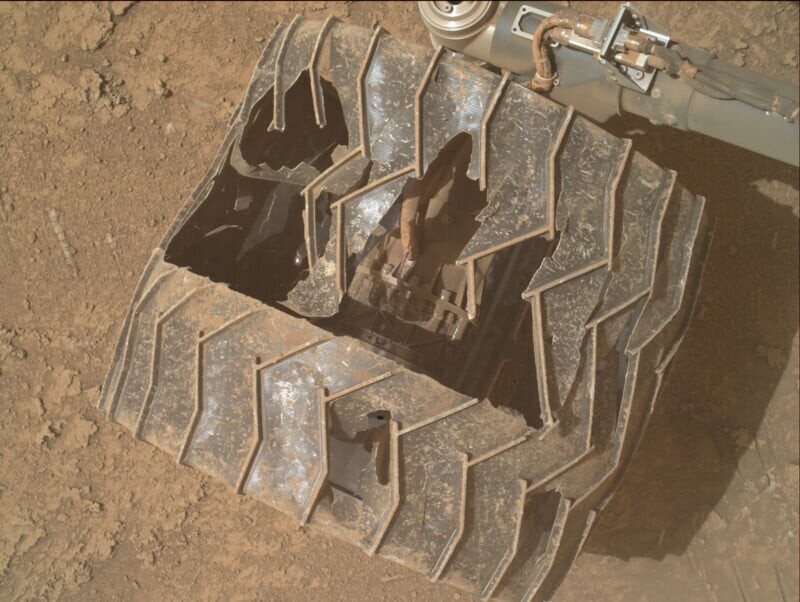 овера Curiosity на поверхности Марса