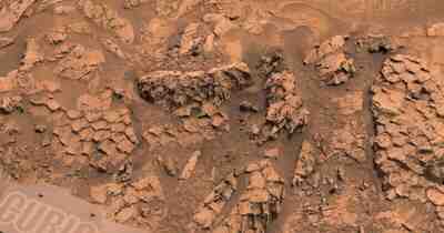 Ровер Curiosity снял фотографии скал, напоминающих драконьи чешуи
