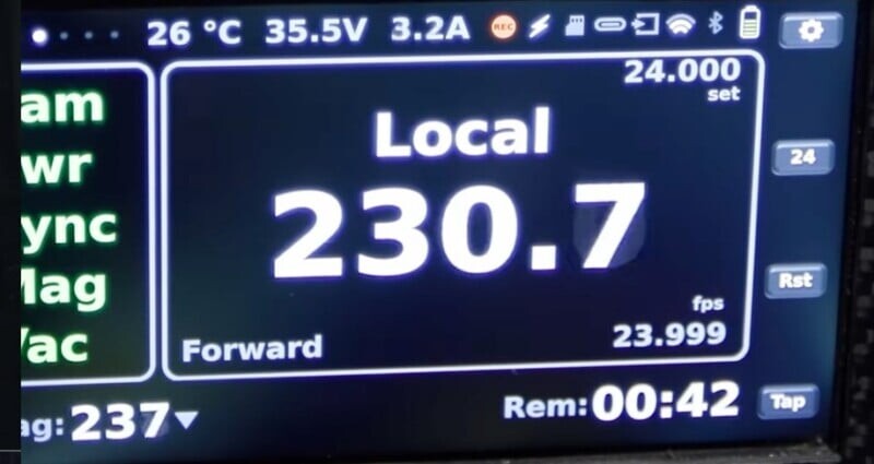 A digital display shows settings including fps and timer.