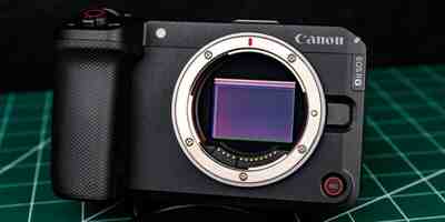 Canon добавляет поддержку вспышки для R6 V с новой прошивкой