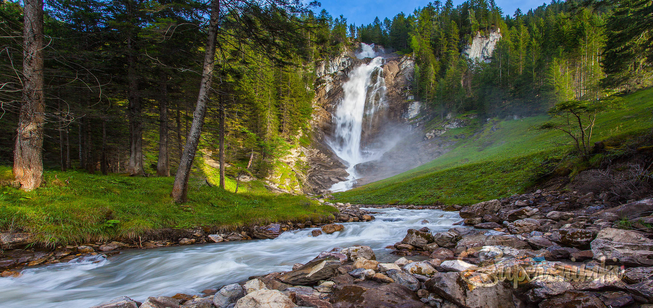 Водопад Iffigfall около городка Lenk