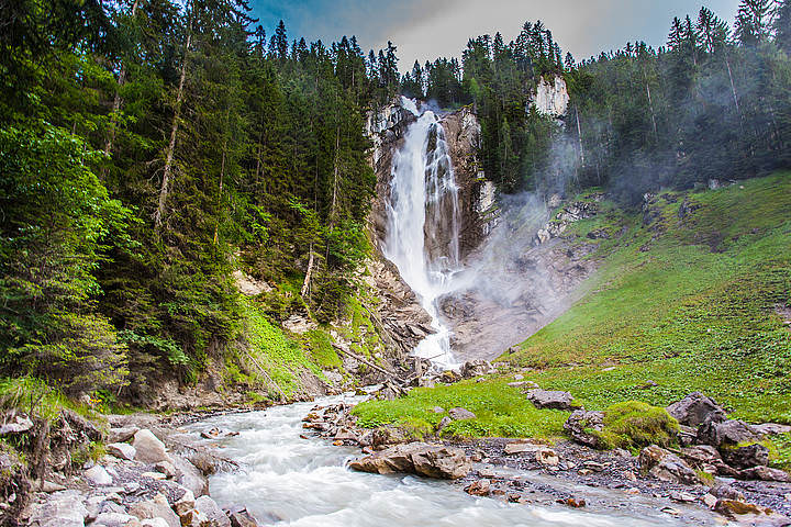 Водопад Iffigfall около городка Lenk