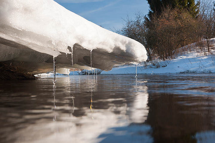 Над водой