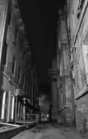PB100198-2bw350.jpg