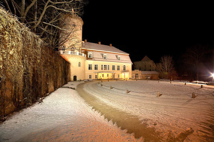 Cesis, ночной замок