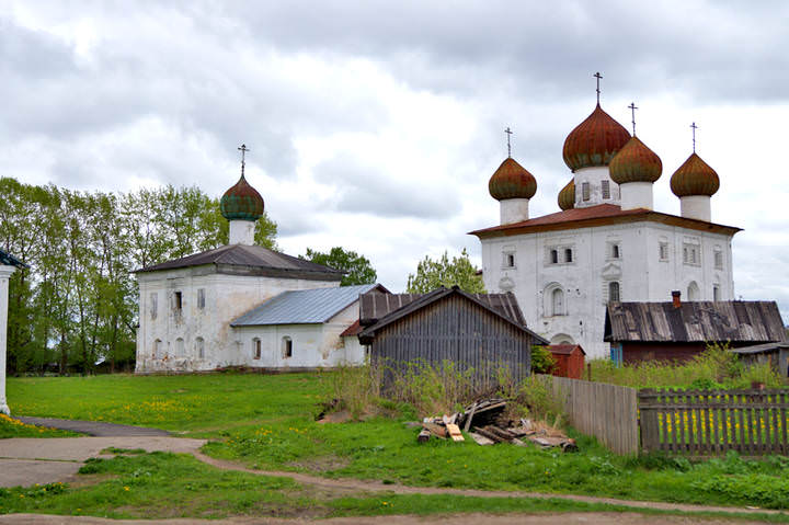 Каргополь.Никольская церковь (1741).Благовещенская церковь (1682—1692).
