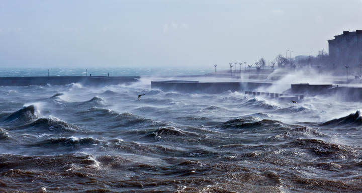 ВОЛНУЕТСЯ МОРЕ...