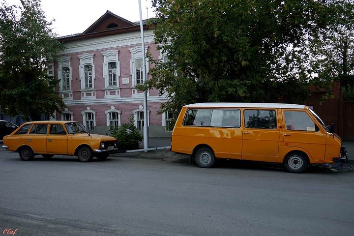 Свои своих не бросают!..