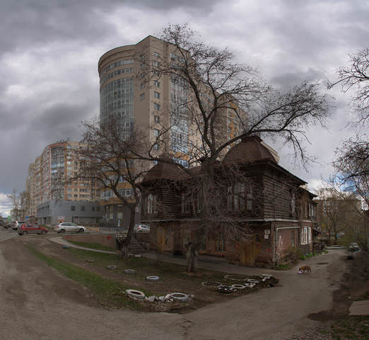 В тени...