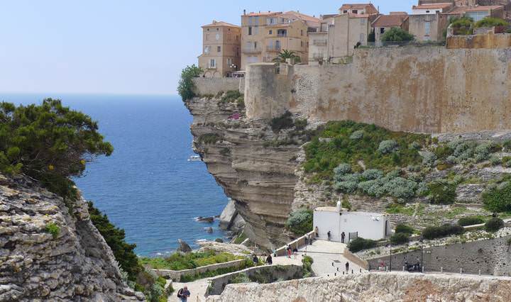 Houses in Bonifacio