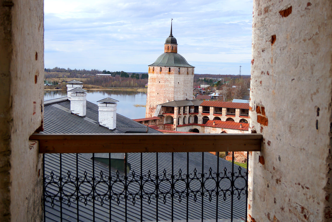 кириллов .078.Кирилло-Белозерский монастырь.Вид на Белозерскую башню.