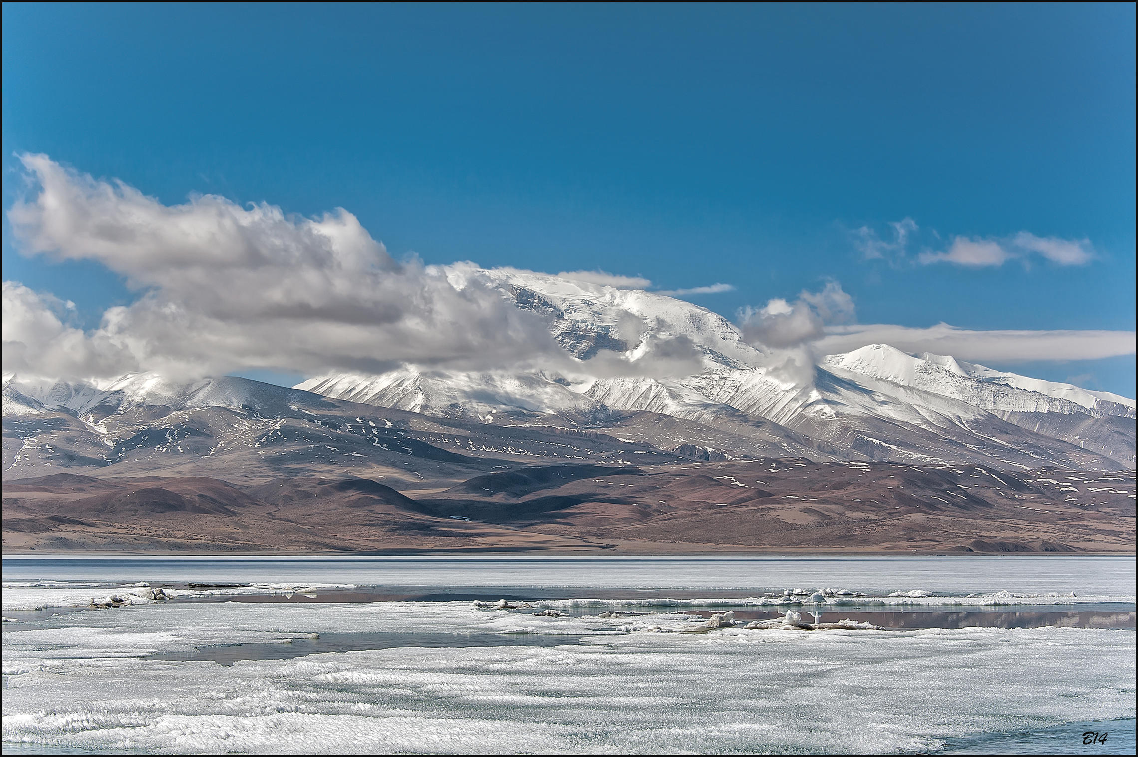 Гурла Мандхата(7694 м)  и озеро Ракшас Тал(4541 м)