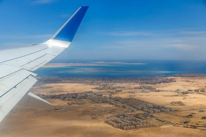 Под крылом самолёта.