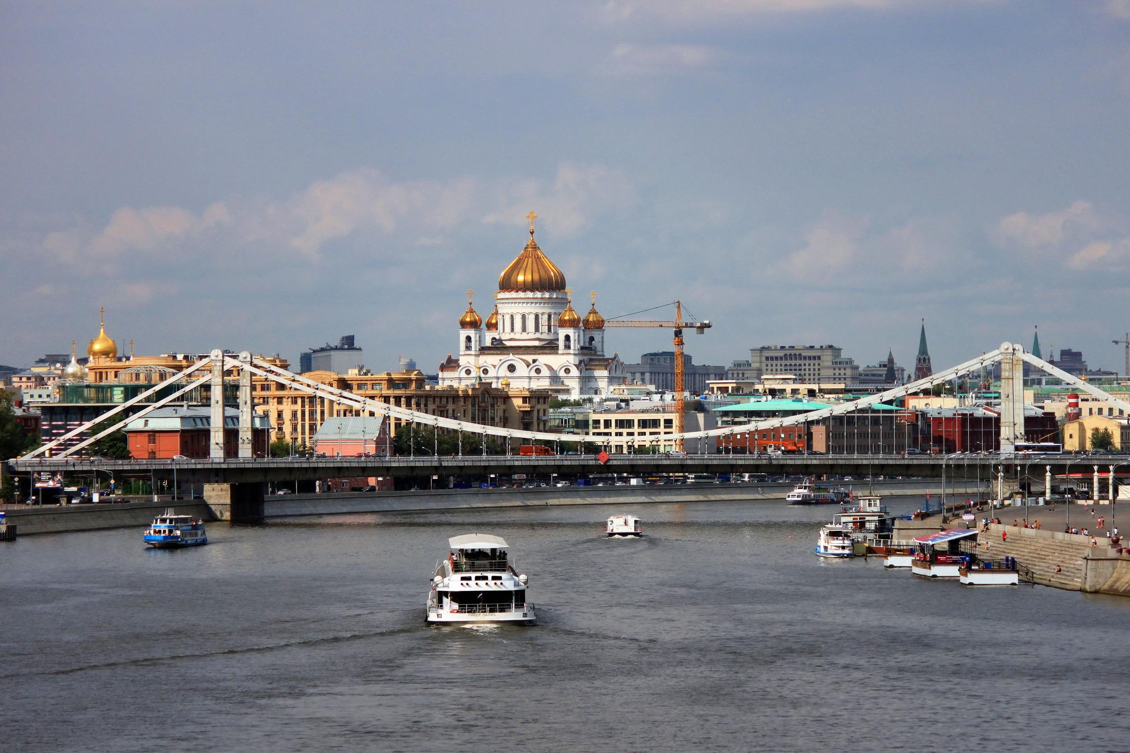 Москва. Вид на Храм Христа Спасителя с Москва-реки