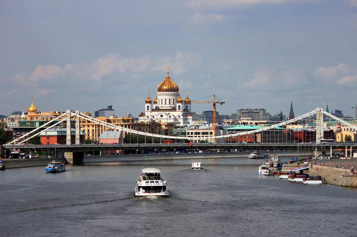 Москва. Вид на Храм Христа Спасителя с Москва-реки