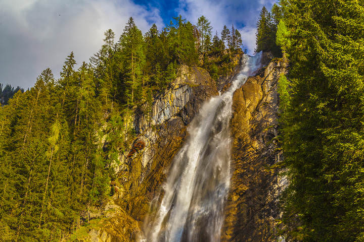 Водопад Iffigfall около городка Lenk