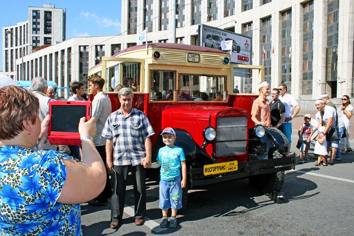 Парад первых московских автобусов