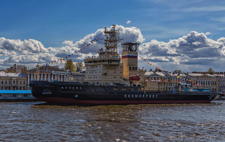 Москва в Питере