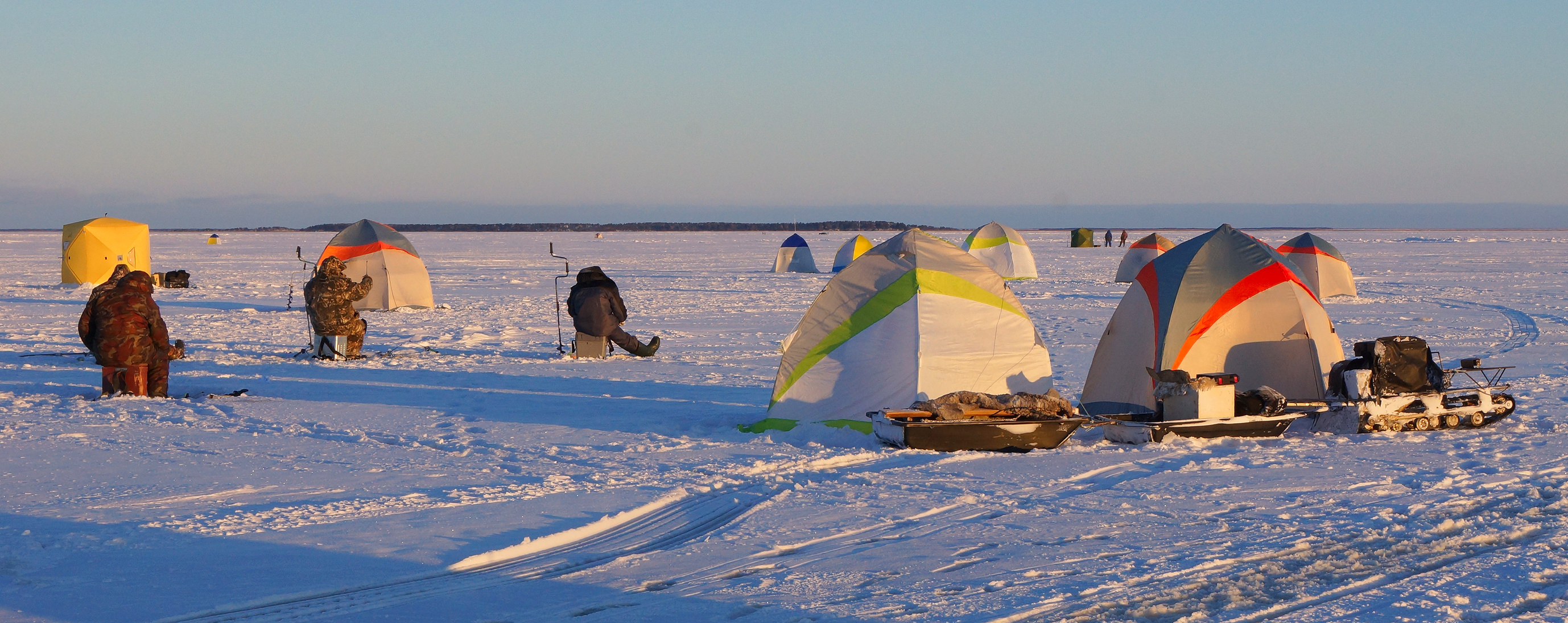 Форум на севере северодвинск. Ягры зимняя рыбалка на море. Рыбалка в дельте Северной Двины. Рыбалка на белом море зимой. Северная Двина с палатками.