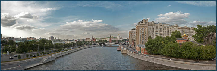 Вид с Патриаршего моста или в прекрасном настроении.
