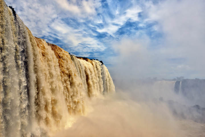 Водяная стена