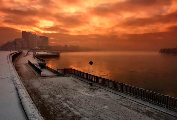 И плавился закат в морозной Ангаре