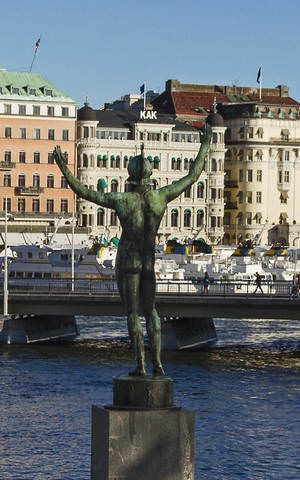 Он посмотрел вокруг и воскликнул...Господи КАК дальше жить?