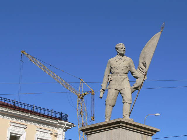 Спина к спине