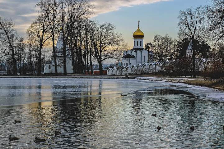 Утро в монастыре