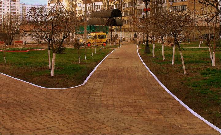 Дорожка к бювету.