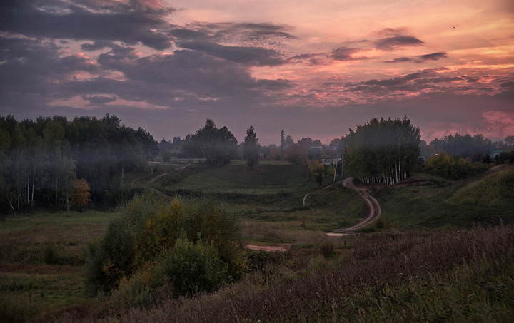 И меркнет день 