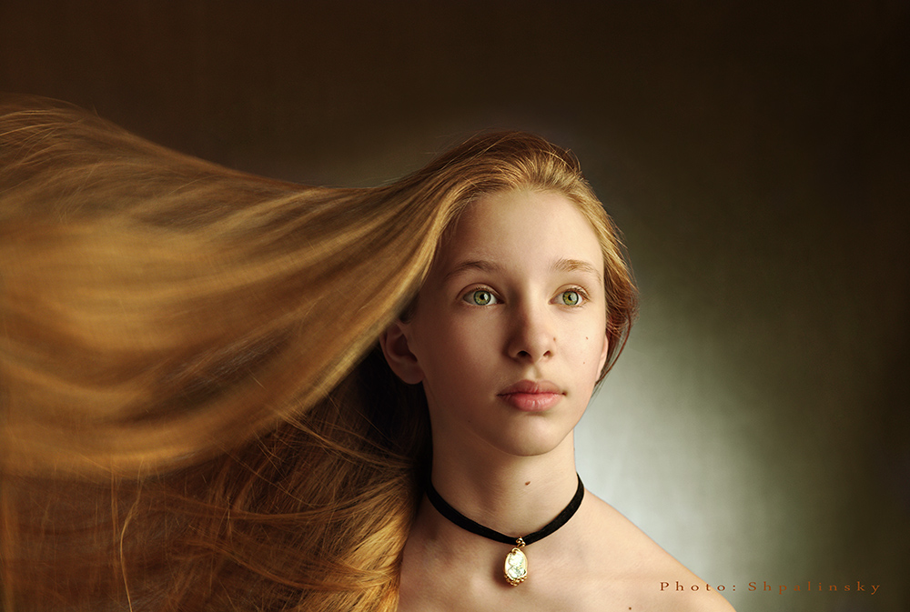  Портрет девочки с золотыми волосами